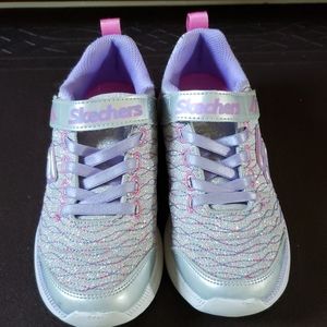 Kids skechers size 3 EUC